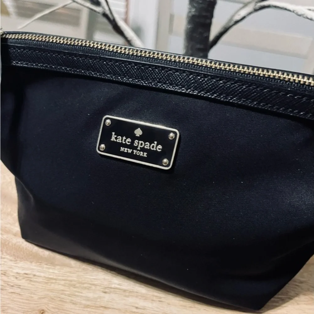 KATE SPADE Cosmetic Case - Picture 1 of 8